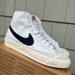 Women Nike blazer mid black/white size 5.5y